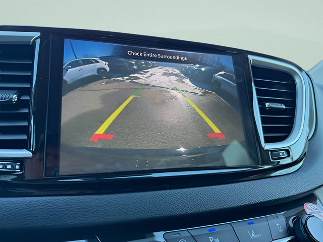 Used 2024 Chrysler Pacifica Touring-L FWD image 9