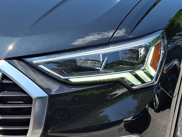 Certified 2023 Audi Q3 2.0T Premium w/ Convenience Package AWD/4WD image 9
