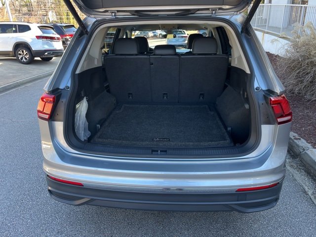 Used 2024 Volkswagen Tiguan SE image 33