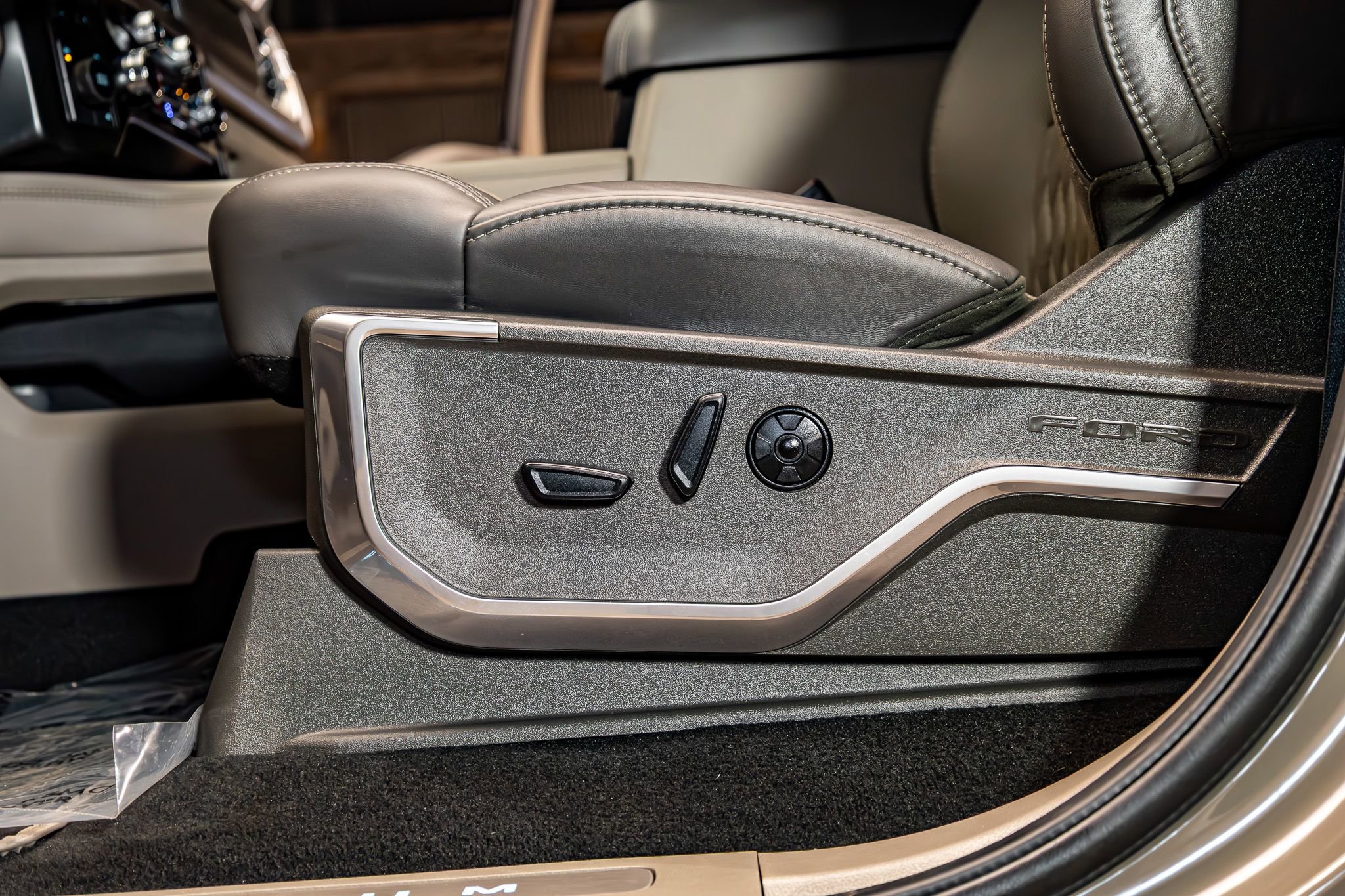 Used 2026 Ford F450 Platinum w/ Platinum Plus Package AWD/4WD image 25