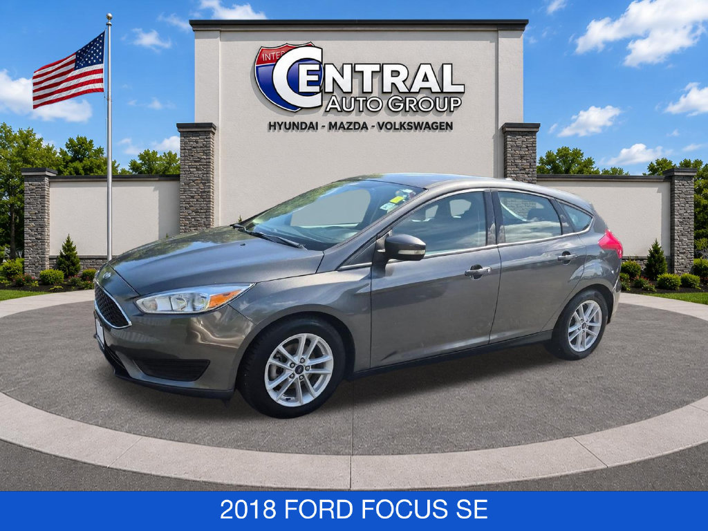 Used 2018 Ford Focus SE w/ Cold Weather Package FWD image 3