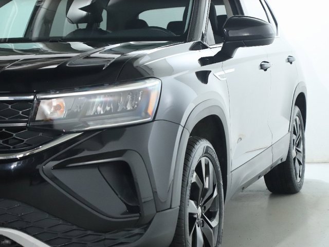 Used 2024 Volkswagen Taos SE image 4