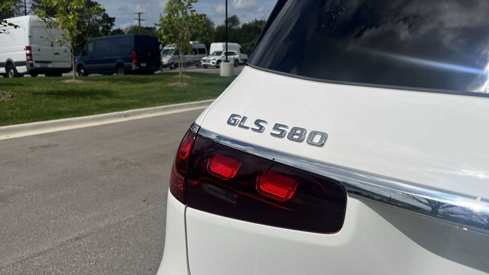 New 2026 Mercedes-Benz GLS 580 4MATIC image 25
