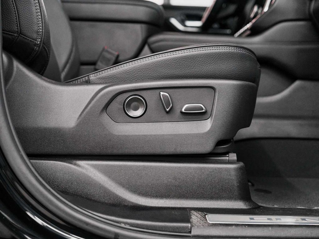 Used 2025 GMC Yukon XL Denali image 40