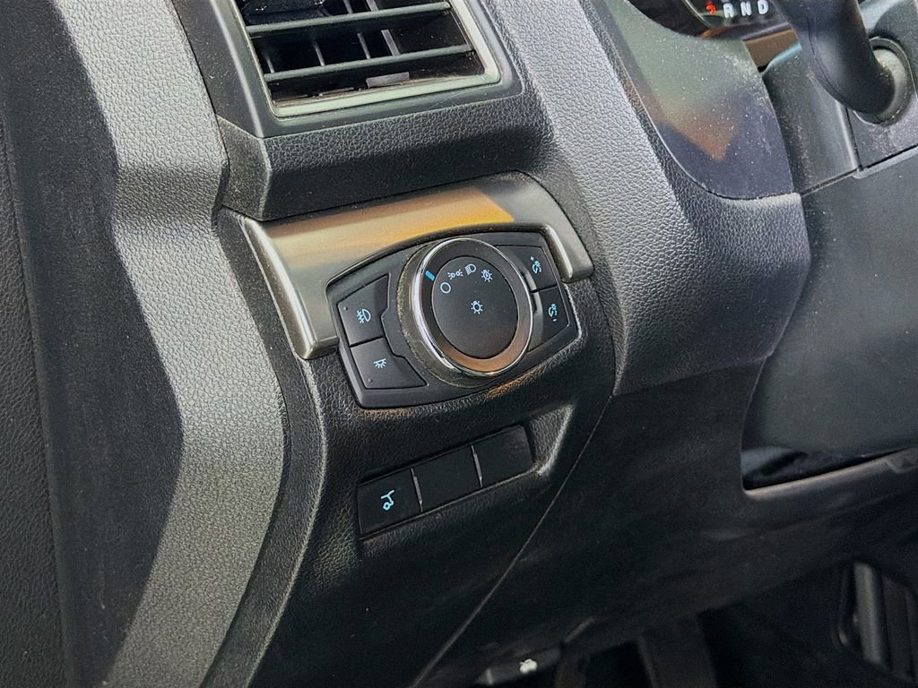 Used 2018 Ford Explorer XLT w/ Equipment Group 202A FWD image 12