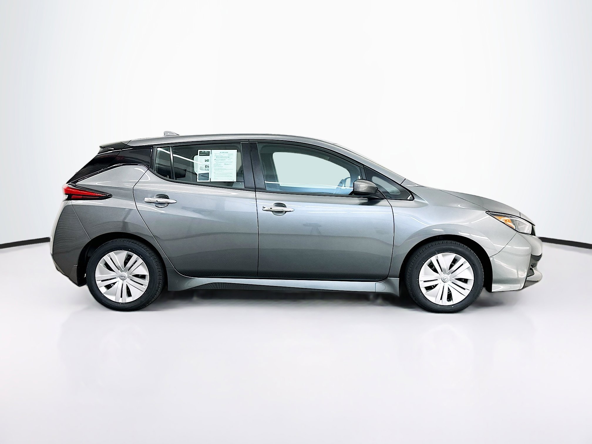 Used 2025 Nissan Leaf S FWD image 10