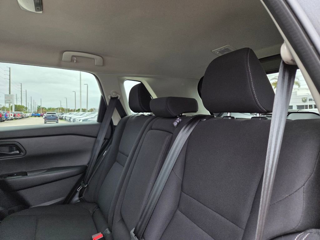 Used 2024 Nissan Rogue S image 17