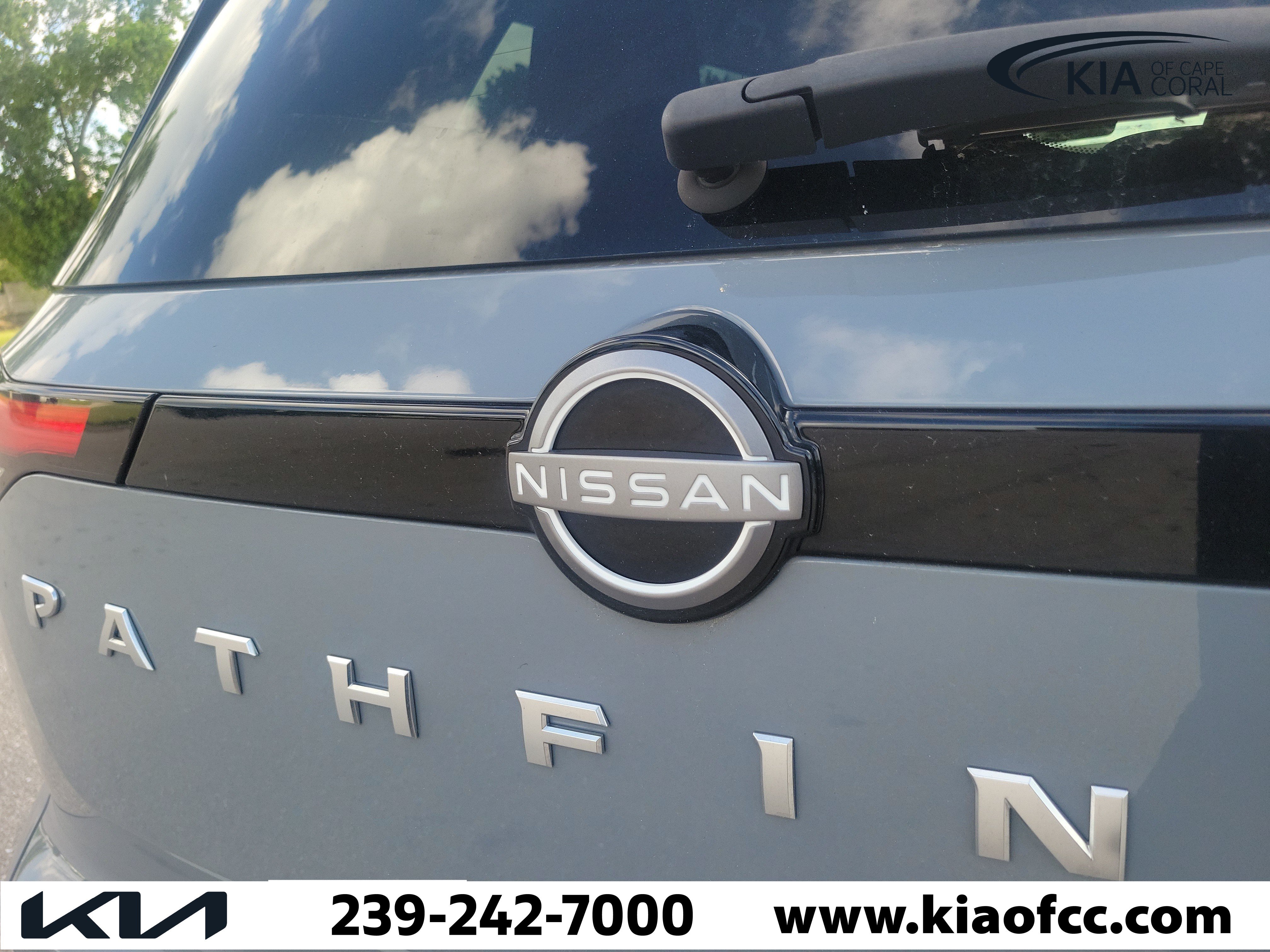 Used 2024 Nissan Pathfinder Platinum FWD image 10