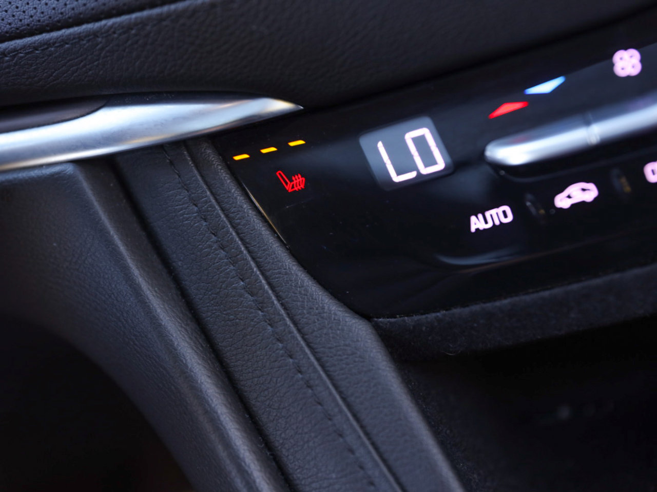 Used 2018 Cadillac XT5 Luxury w/ LPO, Black Ice Package image 10