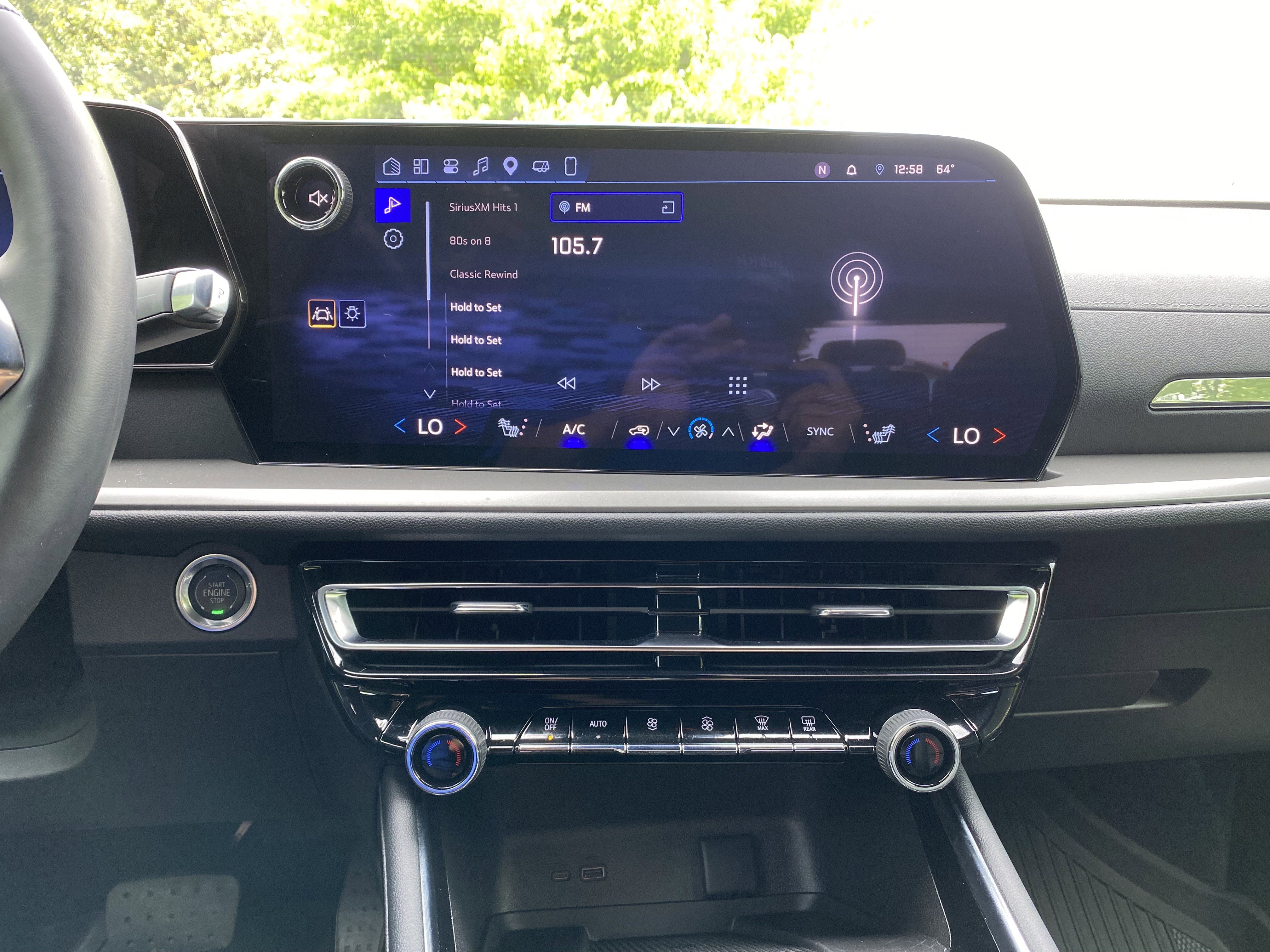Used 2025 Chevrolet Traverse LT w/ Driver Confidence Package image 24