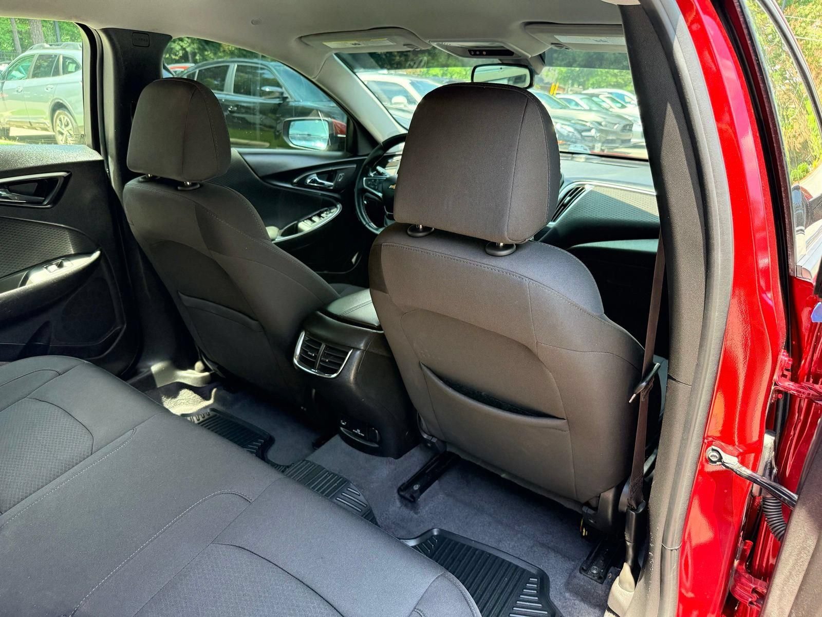 Used 2018 Chevrolet Malibu LT FWD image 22