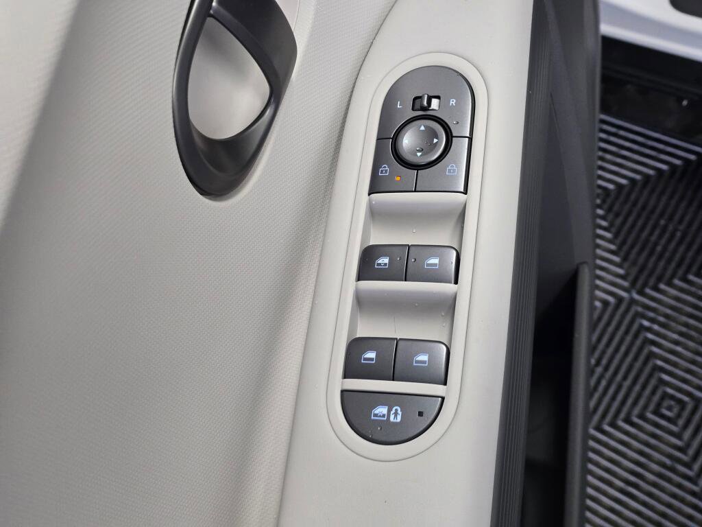 New 2026 Hyundai Ioniq 5 SE image 23
