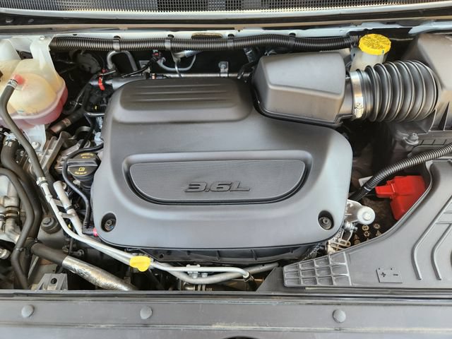 Certified 2024 Chrysler Pacifica Touring-L FWD image 30
