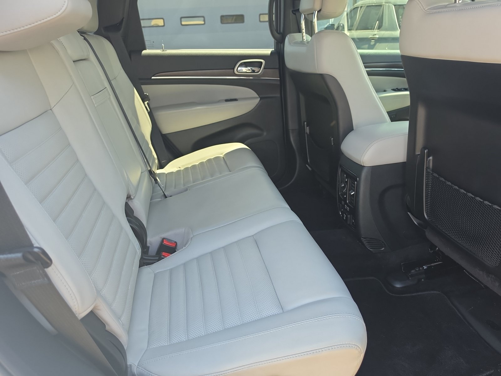 Used 2018 Jeep Grand Cherokee Limited AWD/4WD image 27