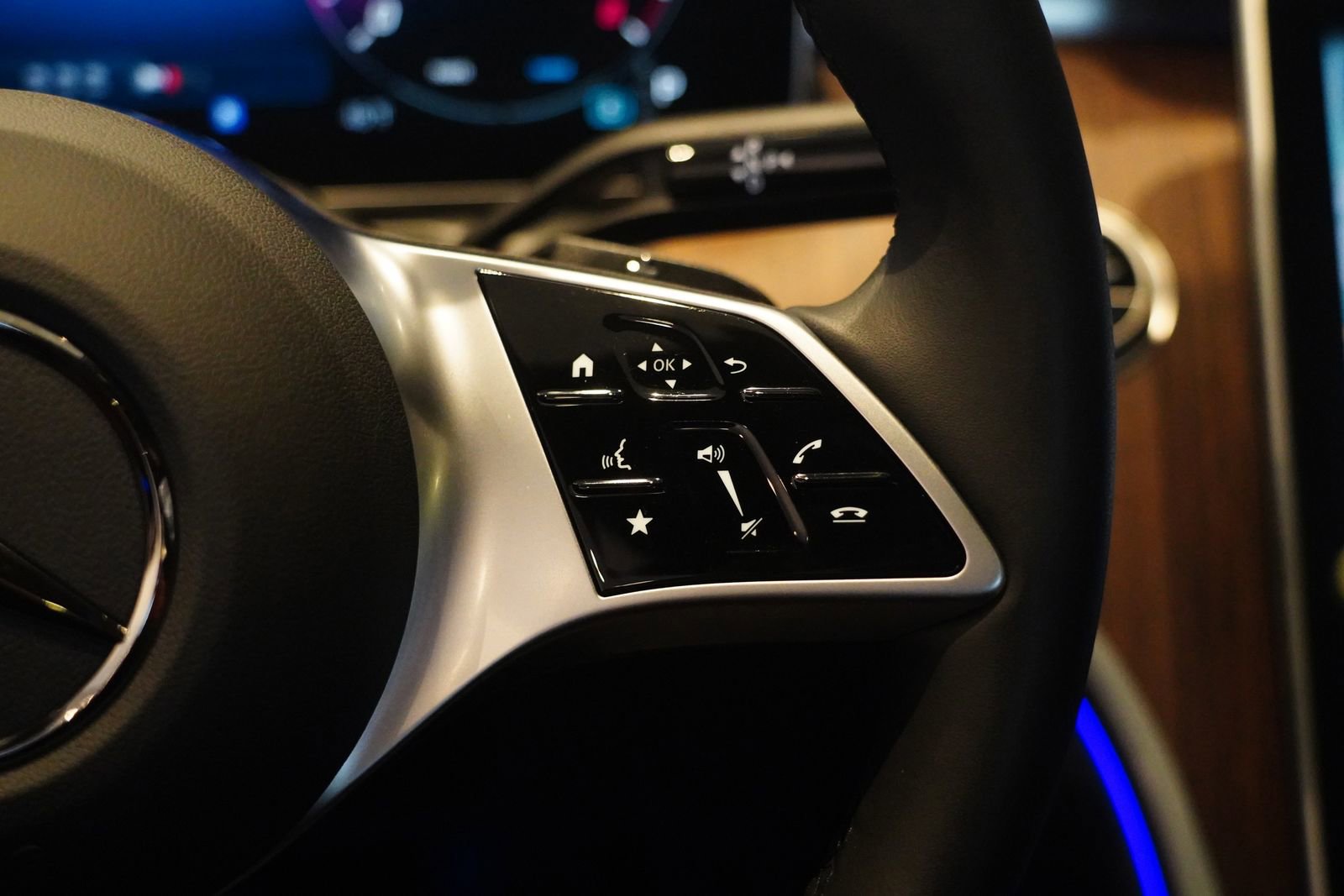 Used 2025 Mercedes-Benz C 300 4MATIC Sedan image 19