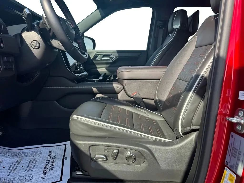 Used 2025 GMC Yukon XL AT4 Ultimate AWD/4WD image 10