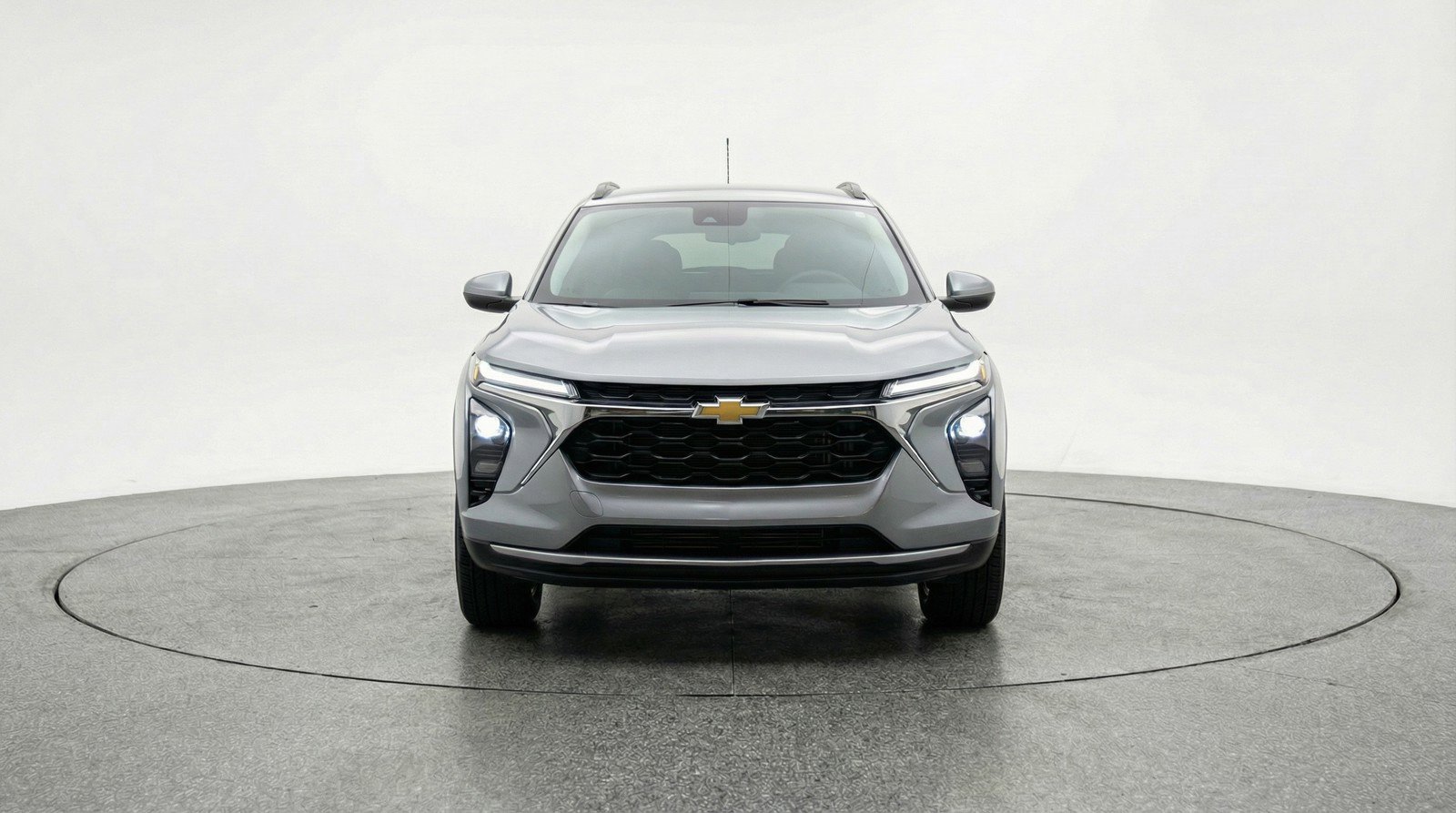 Used 2025 Chevrolet Trax LT w/ LT Convenience Package image 2