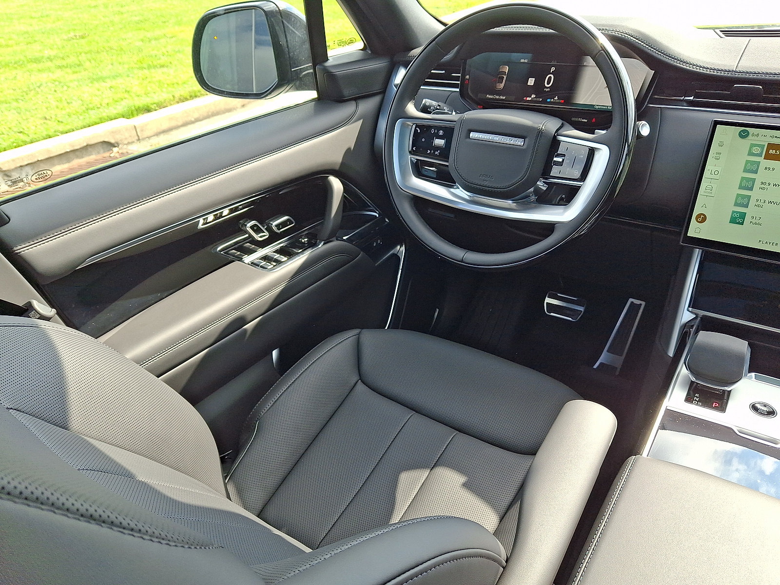 New 2026 Land Rover Range Rover Long Wheelbase SE AWD/4WD image 8