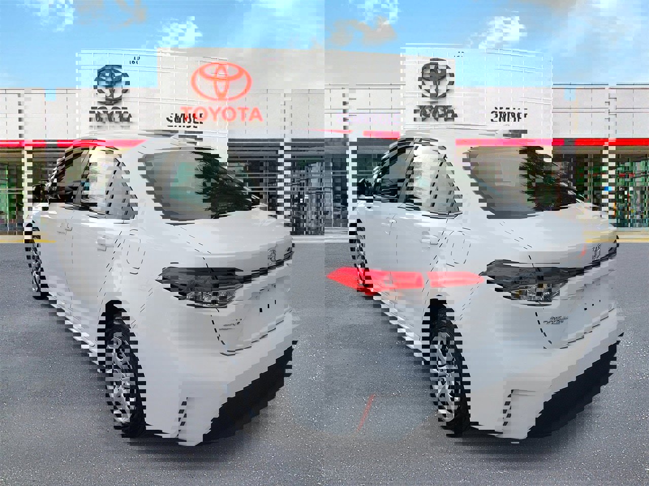 Used 2025 Toyota Corolla LE image 4