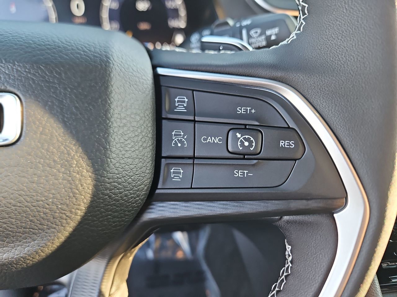 New 2025 Jeep Grand Cherokee L Laredo image 28