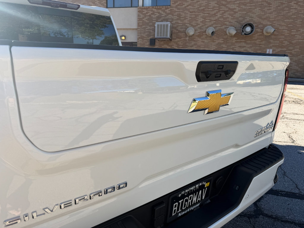 Used 2026 Chevrolet Silverado 3500 High Country w/ High Country Premium Package AWD/4WD image 13