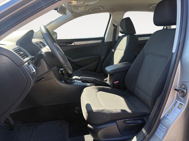 Used 2014 Volkswagen Passat 1.8T S image 4