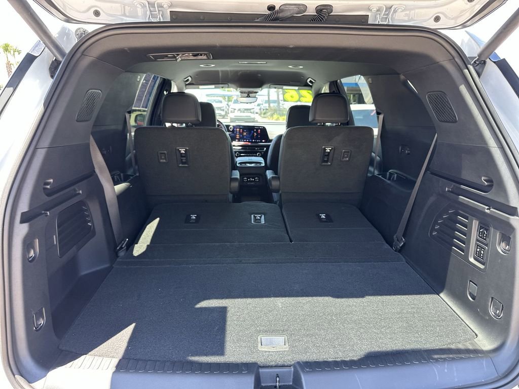 Used 2026 Chevrolet Traverse RS FWD image 24