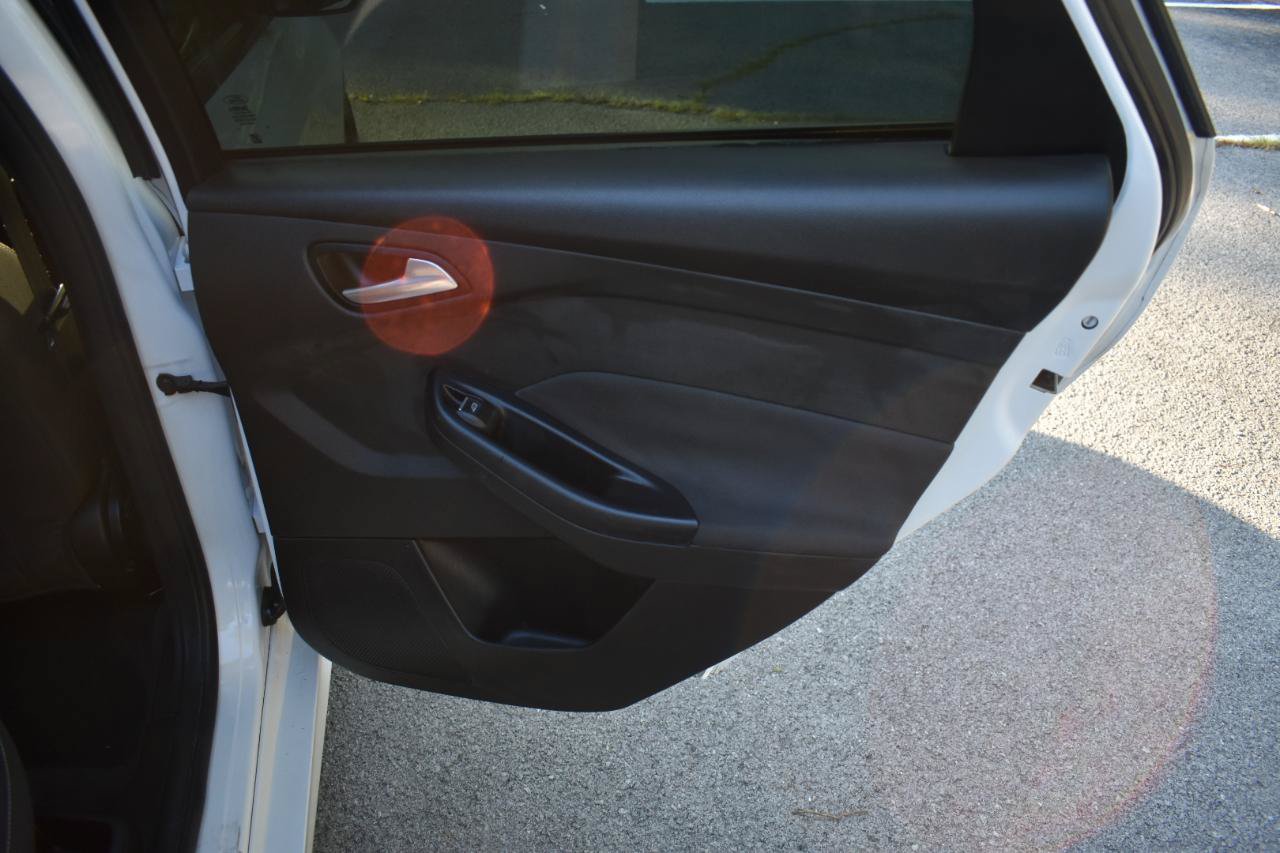 Used 2016 Ford Focus ST FWD image 25