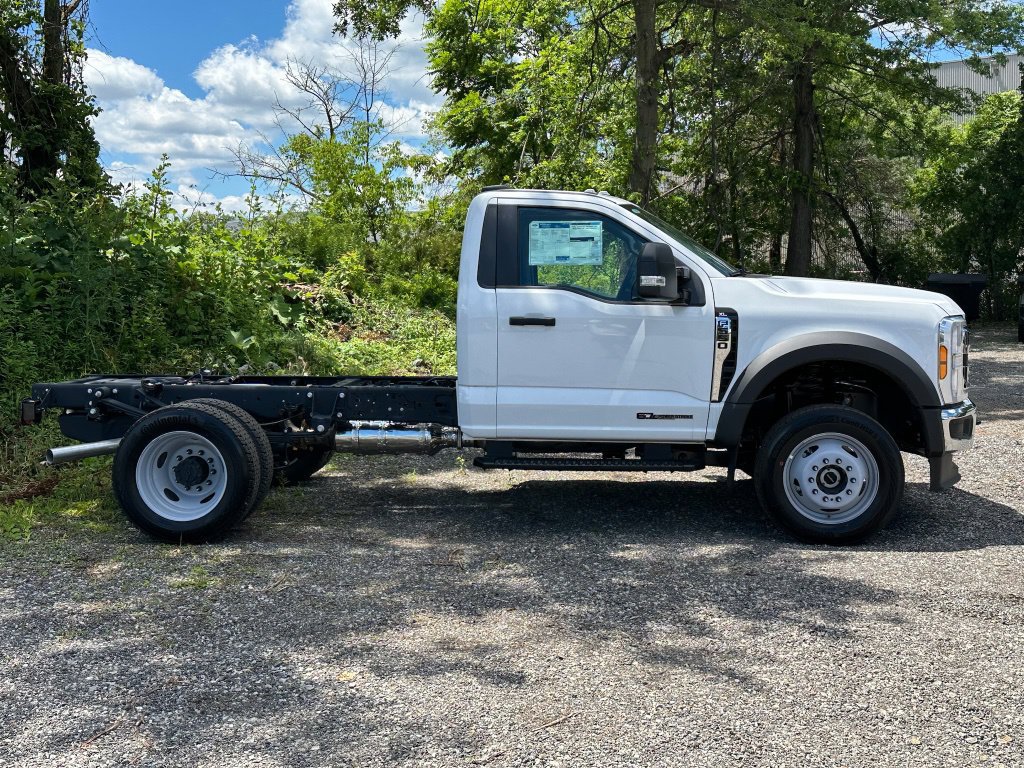 New 2026 Ford F550 4x4 Regular Cab Super Duty image 3