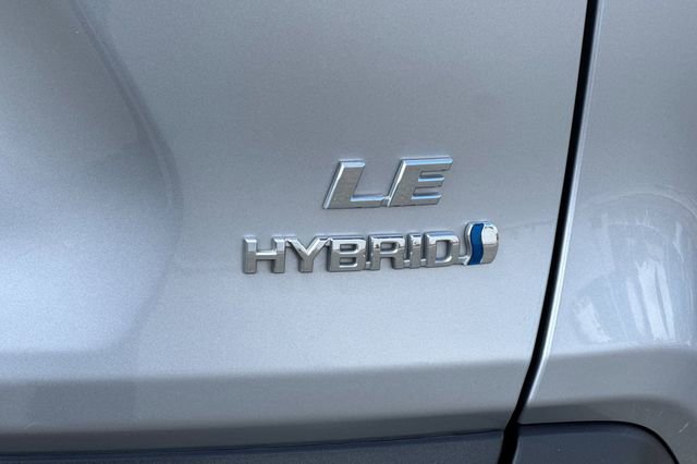 Used 2022 Toyota RAV4 LE AWD/4WD image 32