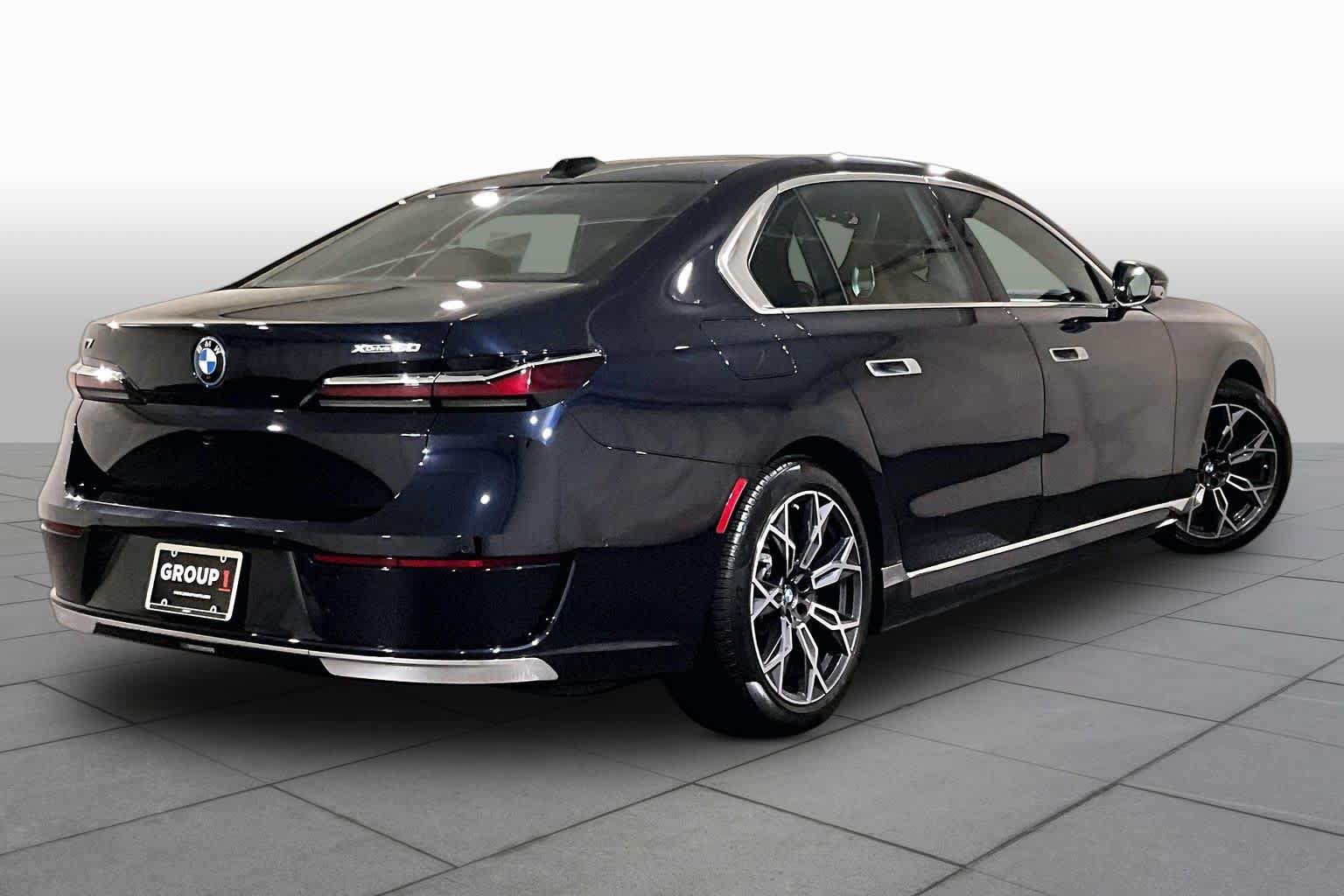 Used 2024 BMW i7 xDrive60 AWD/4WD image 12