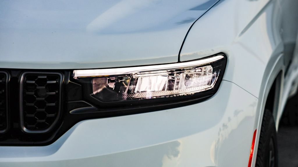 New 2025 Jeep Grand Cherokee Summit image 5