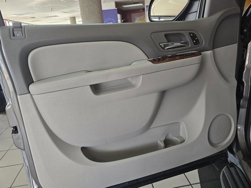Used 2012 GMC Yukon XL SLT RWD image 7