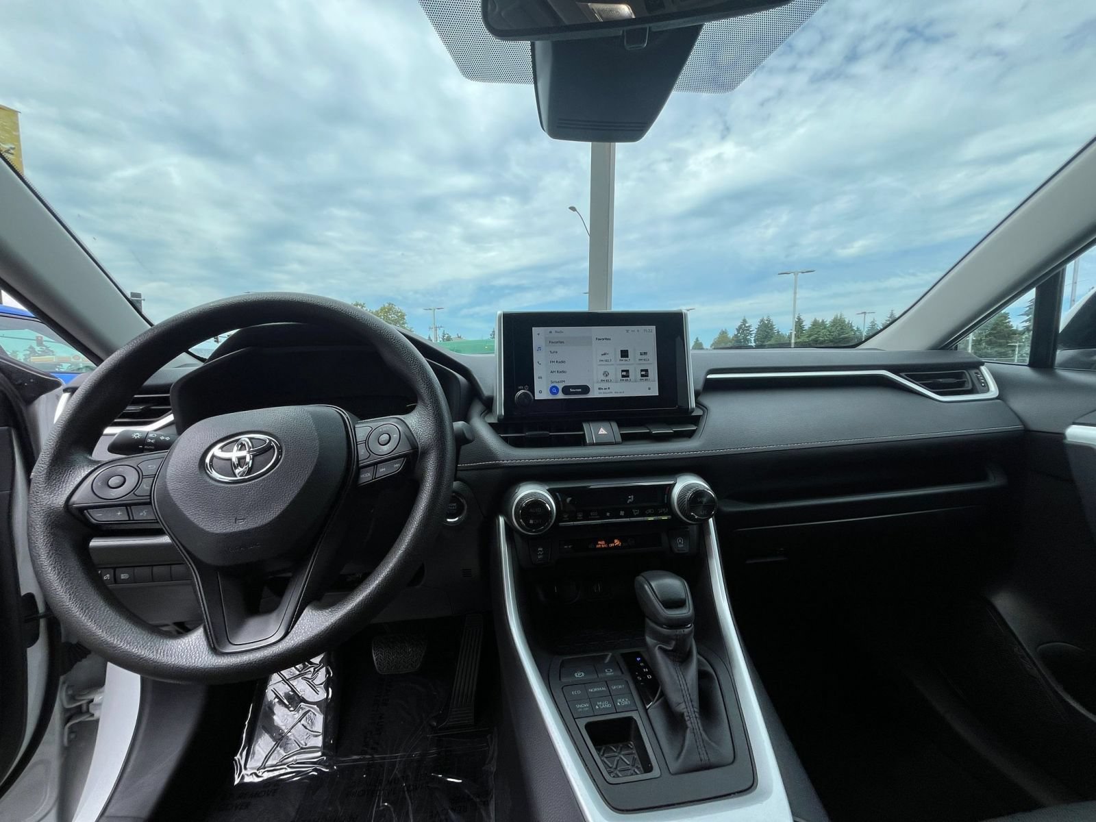 Used 2025 Toyota RAV4 XLE w/ Convenience Package AWD/4WD image 30