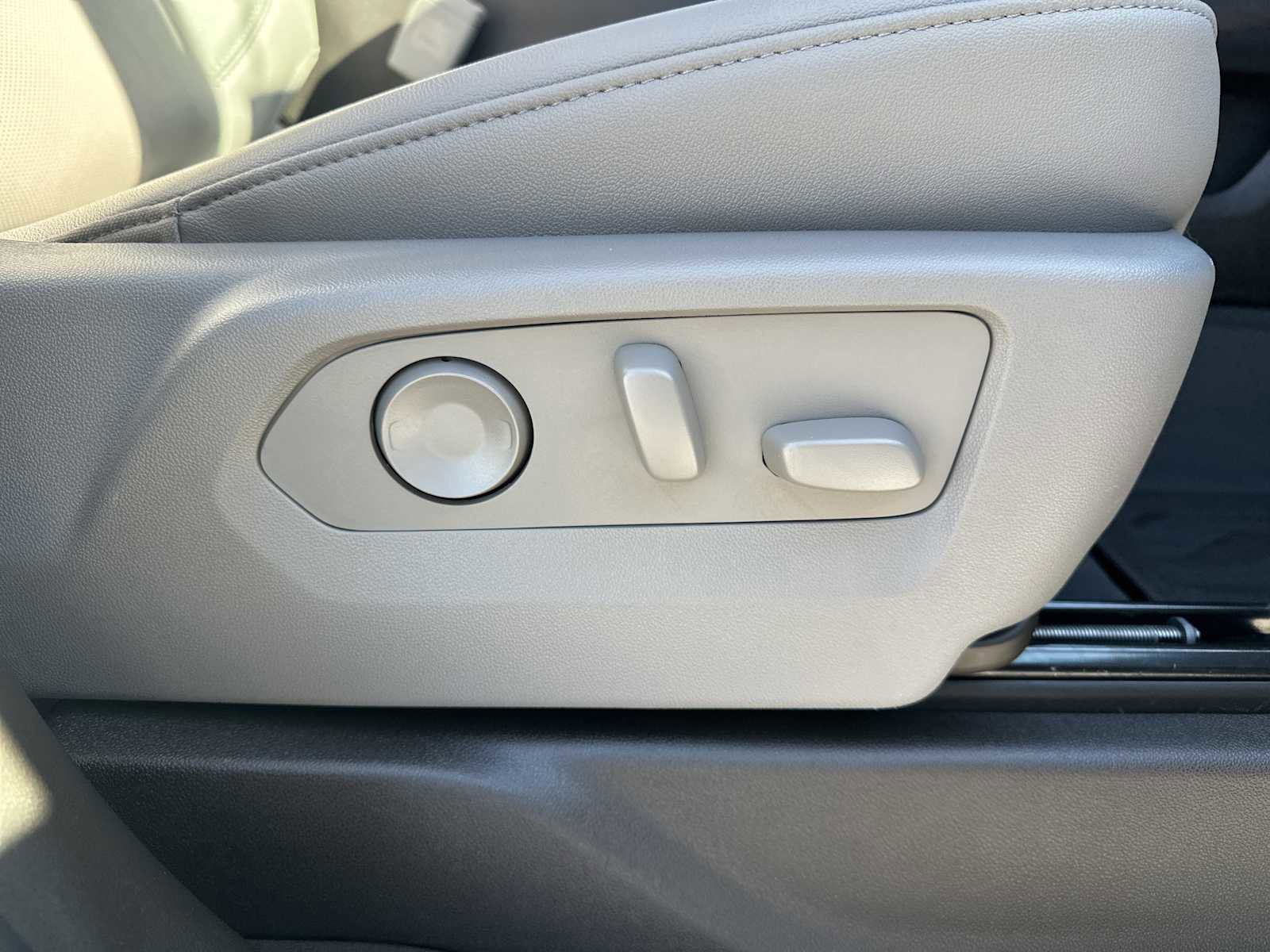 Used 2024 GMC Sierra 1500 SLT w/ SLT Premium Plus Package image 39