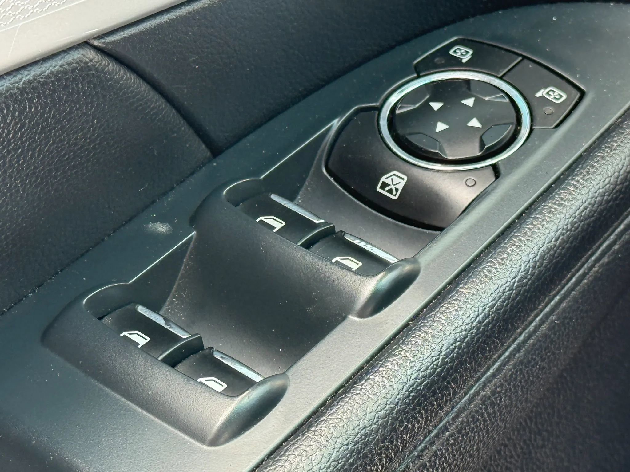 Used 2016 Ford Explorer XLT w/ Equipment Group 202A FWD image 25