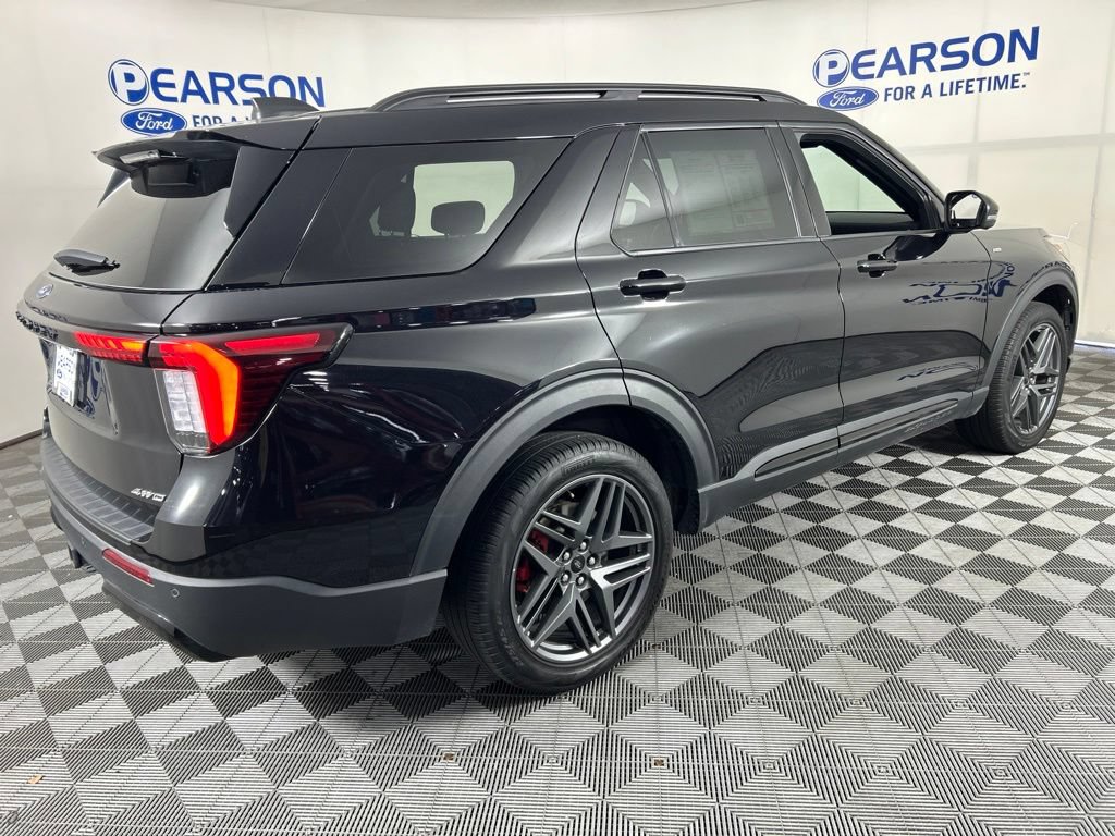 Used 2025 Ford Explorer ST-Line w/ ST-Line Street Pack AWD/4WD image 5