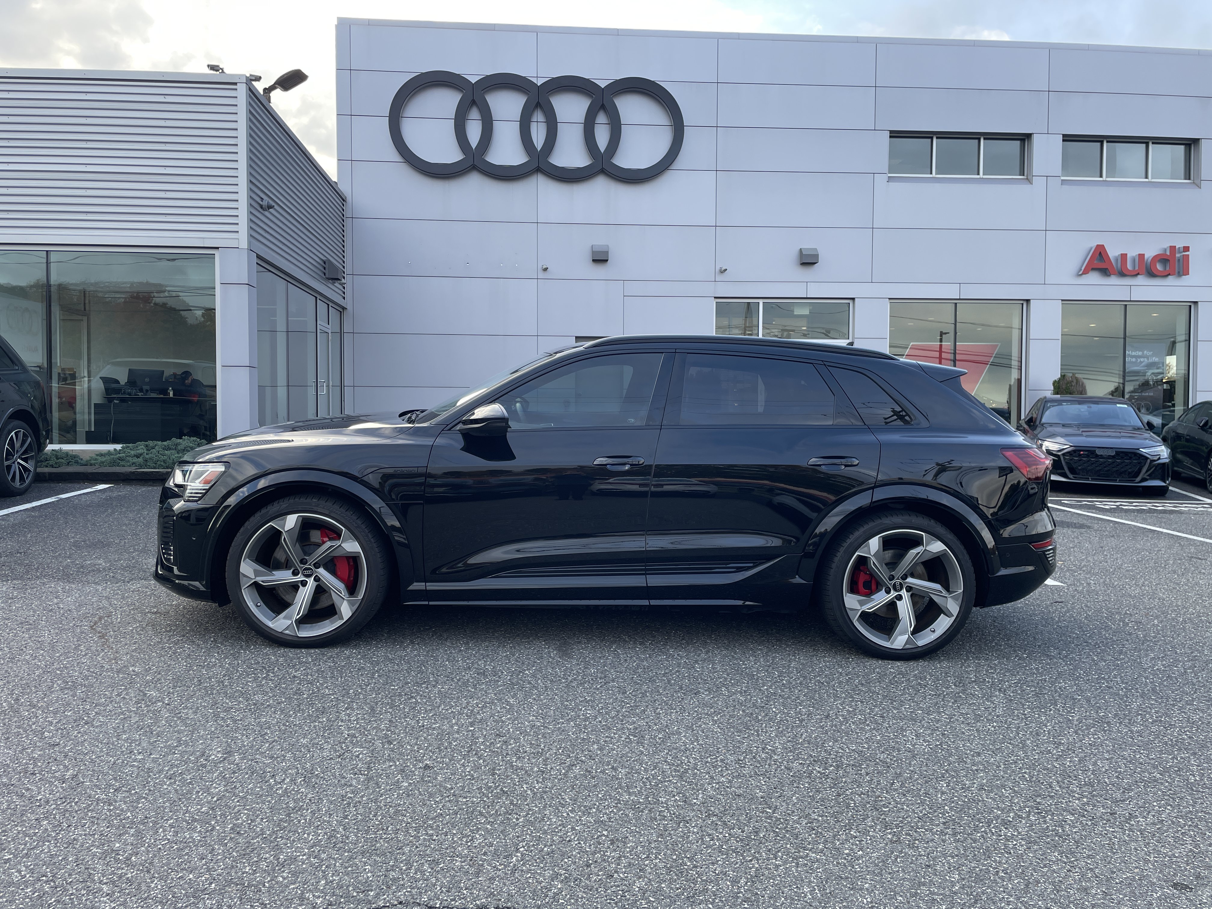 Certified 2024 Audi Q8 e-tron Prestige w/ Prestige Package AWD/4WD image 4