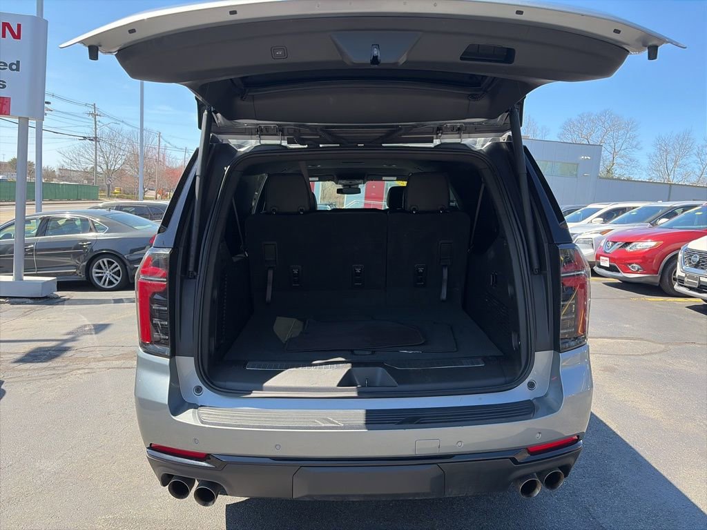 Used 2025 Chevrolet Suburban Z71 image 7