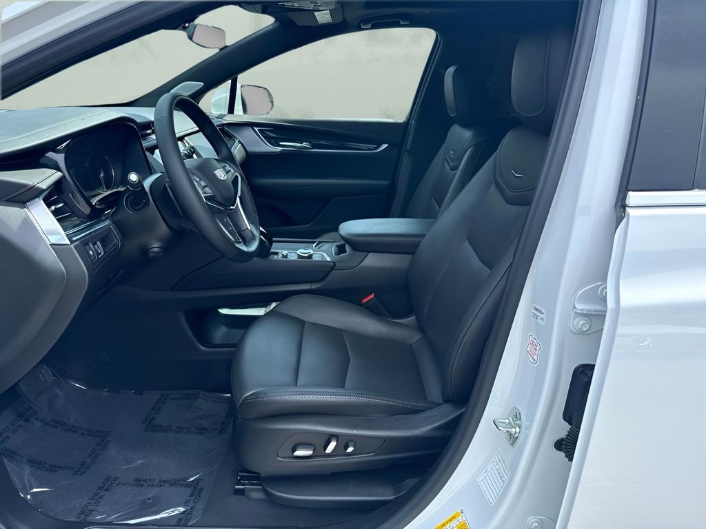 Used 2025 Cadillac XT5 Premium Luxury FWD image 9