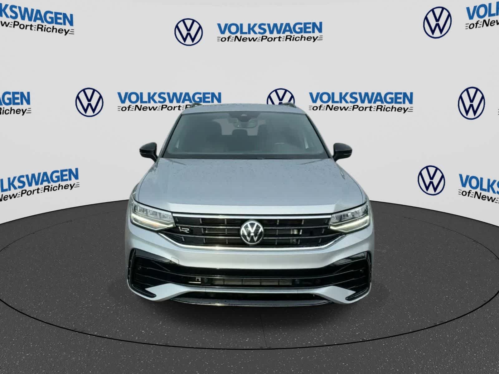 Used 2023 Volkswagen Tiguan SE R-Line FWD image 3