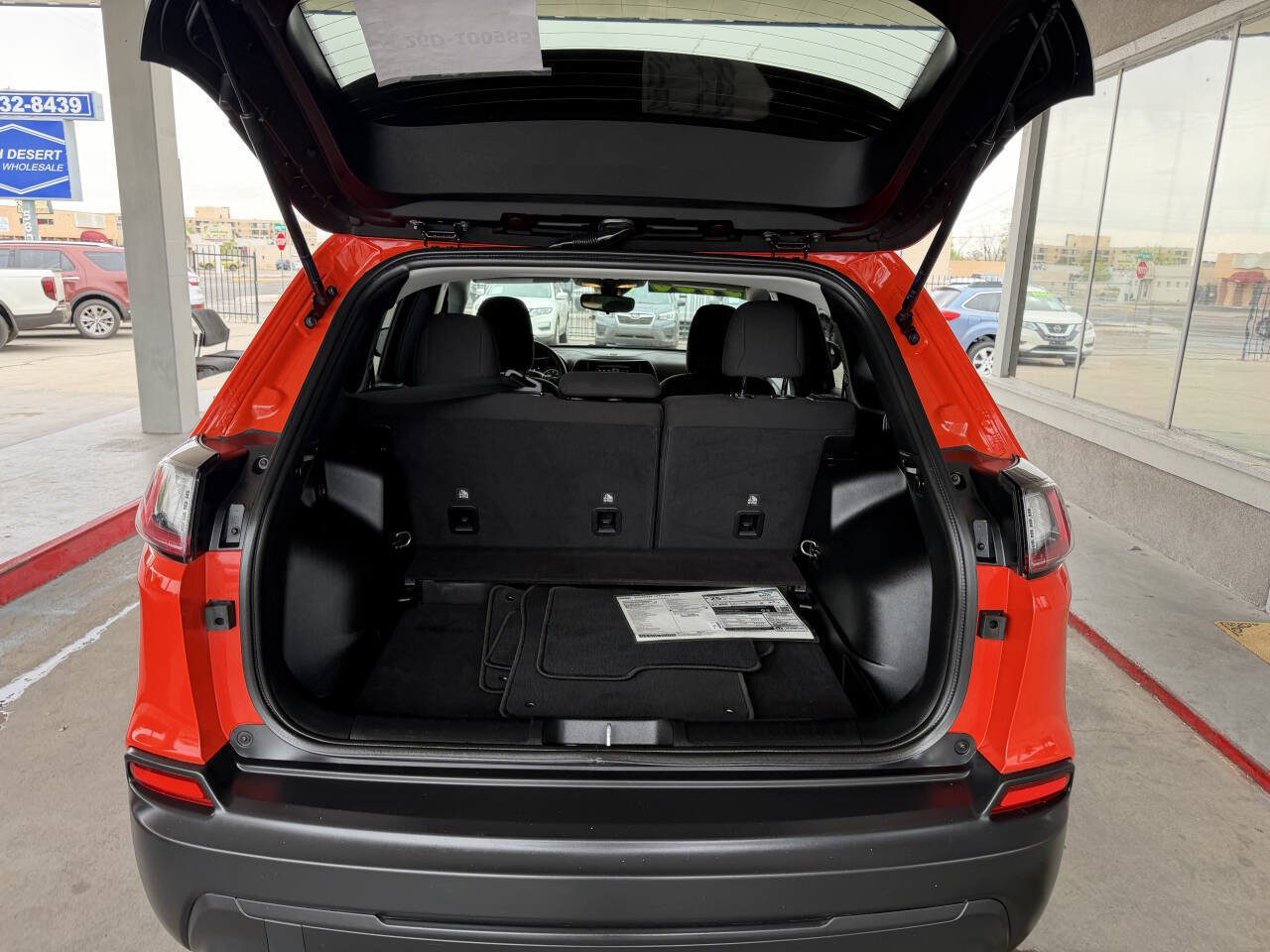 Used 2021 Jeep Cherokee Latitude FWD image 18