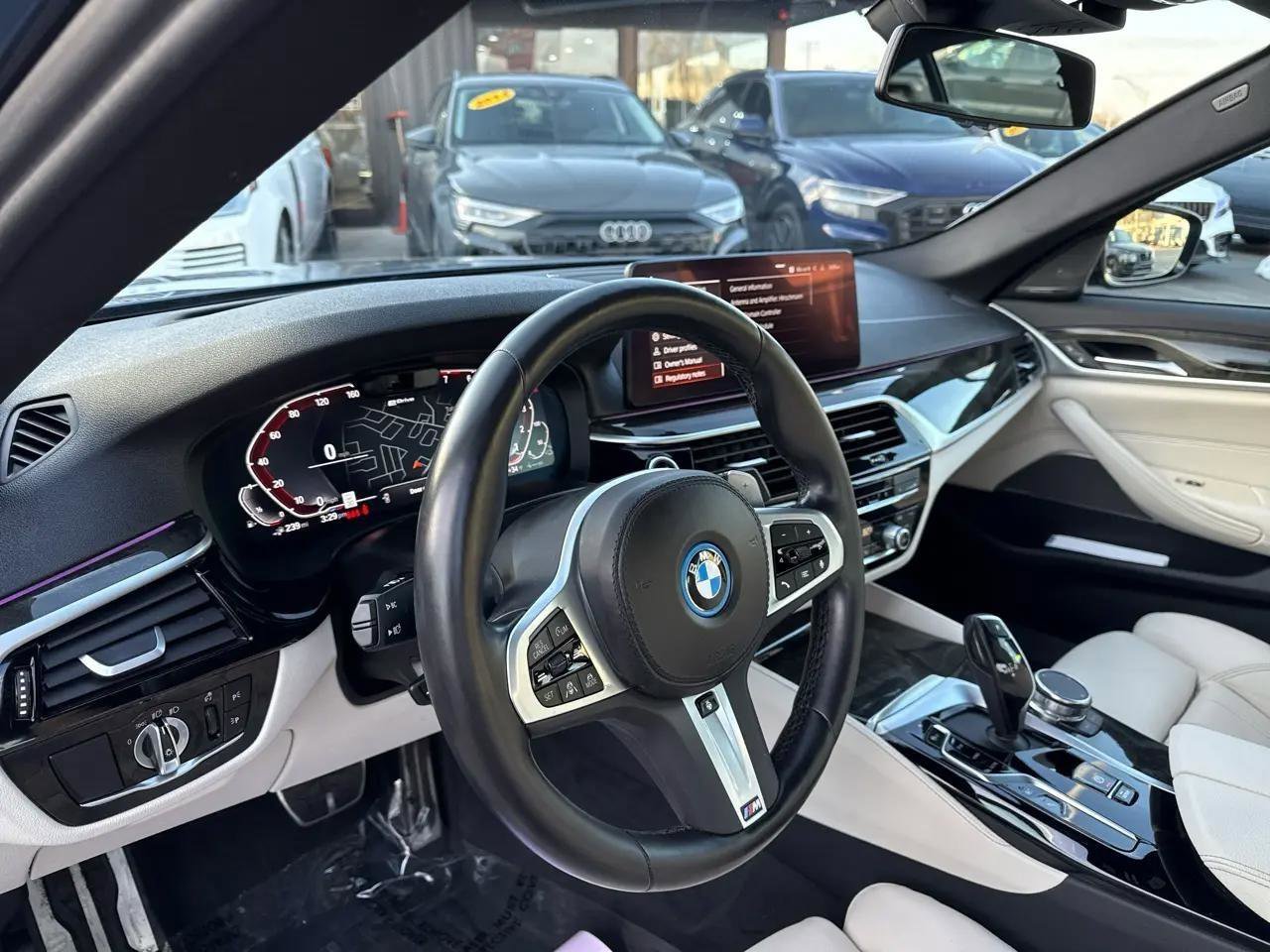 Used 2023 BMW 530e xDrive w/ Premium Package image 25