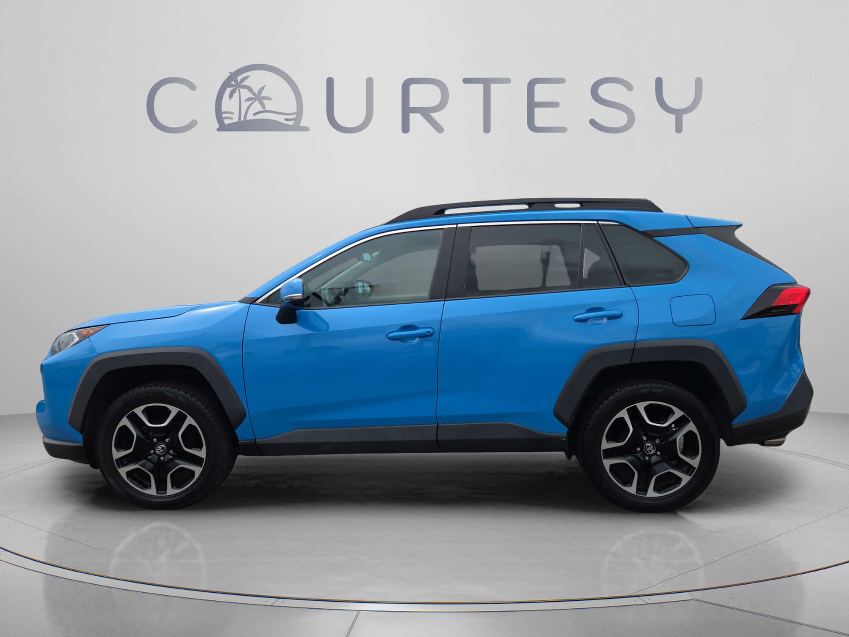 Used 2020 Toyota RAV4 Adventure AWD/4WD image 2