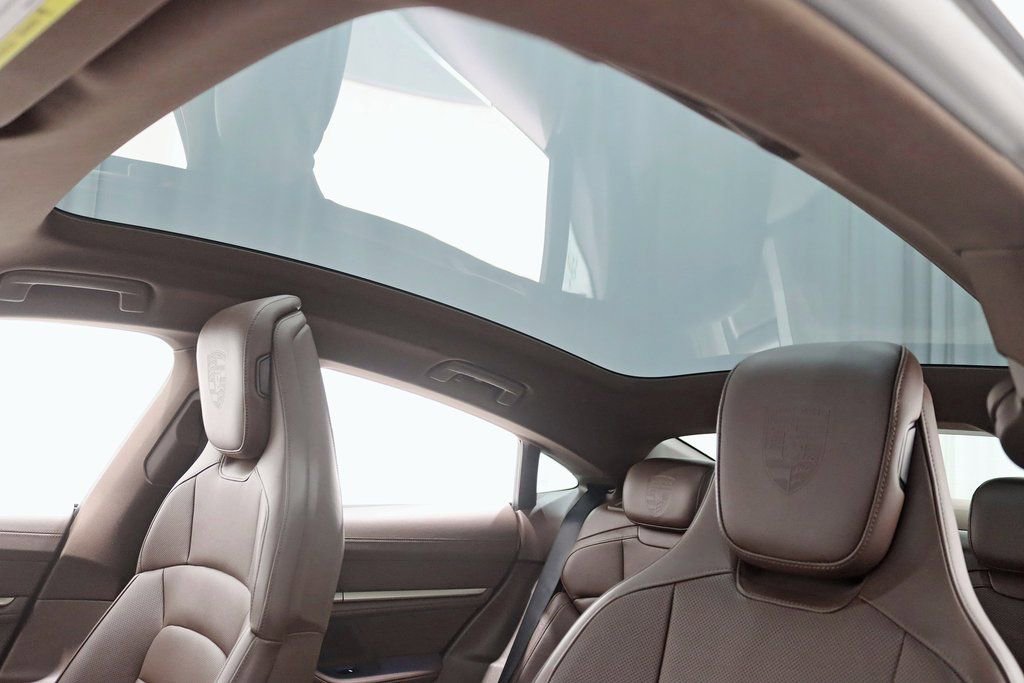 Used 2022 Porsche Taycan 4S image 33