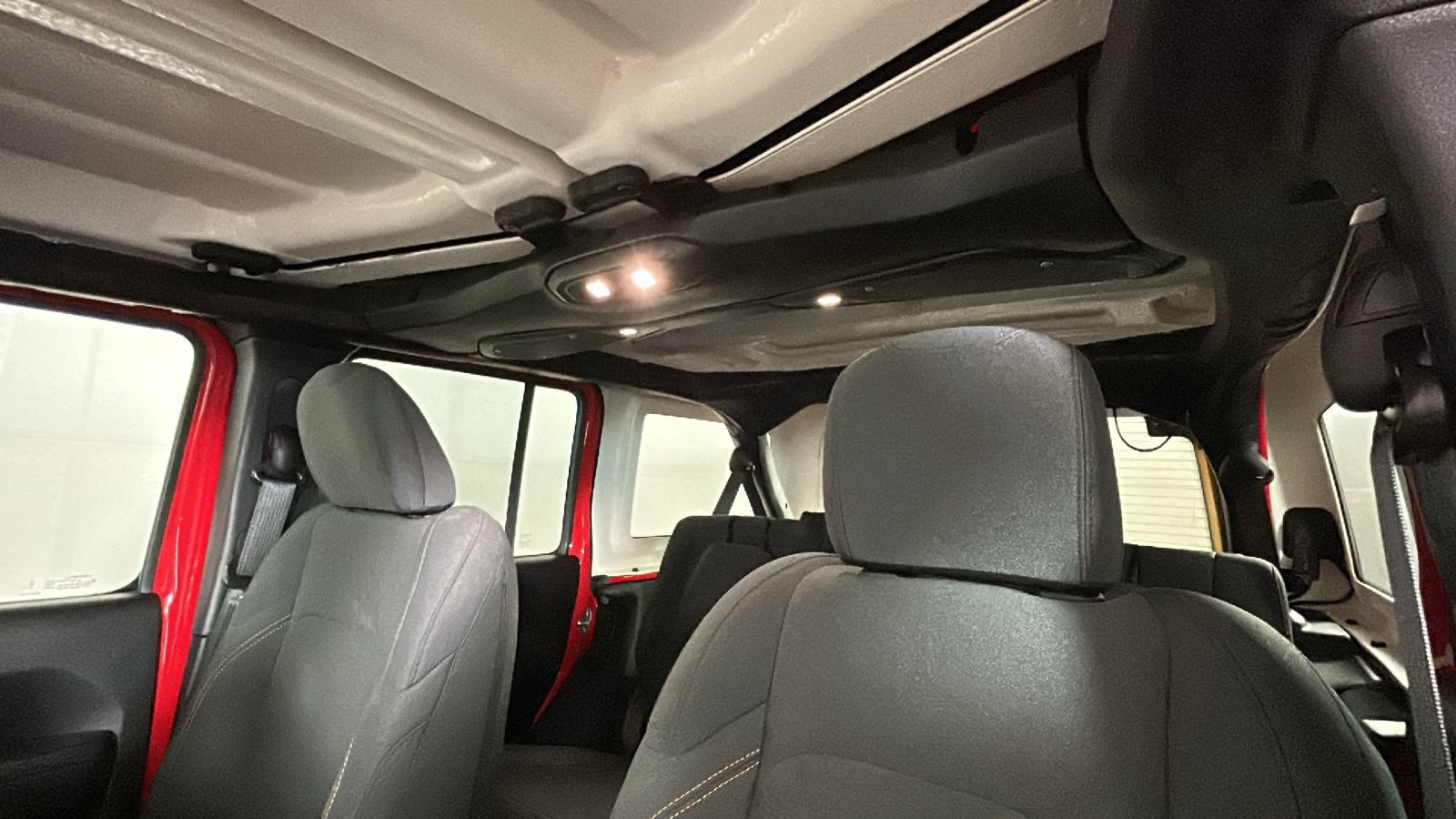 Used 2024 Jeep Wrangler Unlimited w/ Convenience Group AWD/4WD image 14