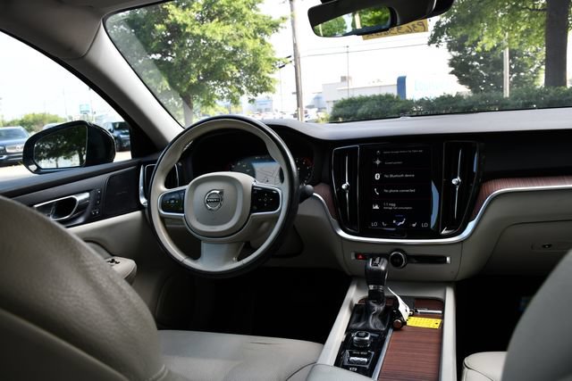 Used 2019 Volvo S60 T5 Momentum w/ Multimedia Package FWD image 17