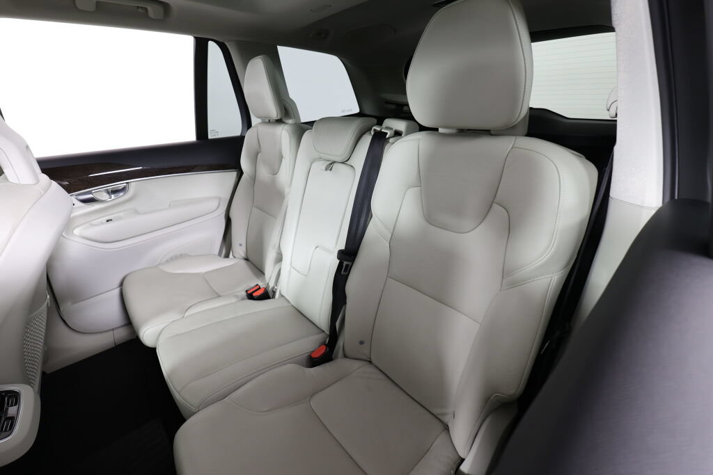 Used 2016 Volvo XC90 T6 Momentum w/ Momentum Plus Package AWD/4WD image 15