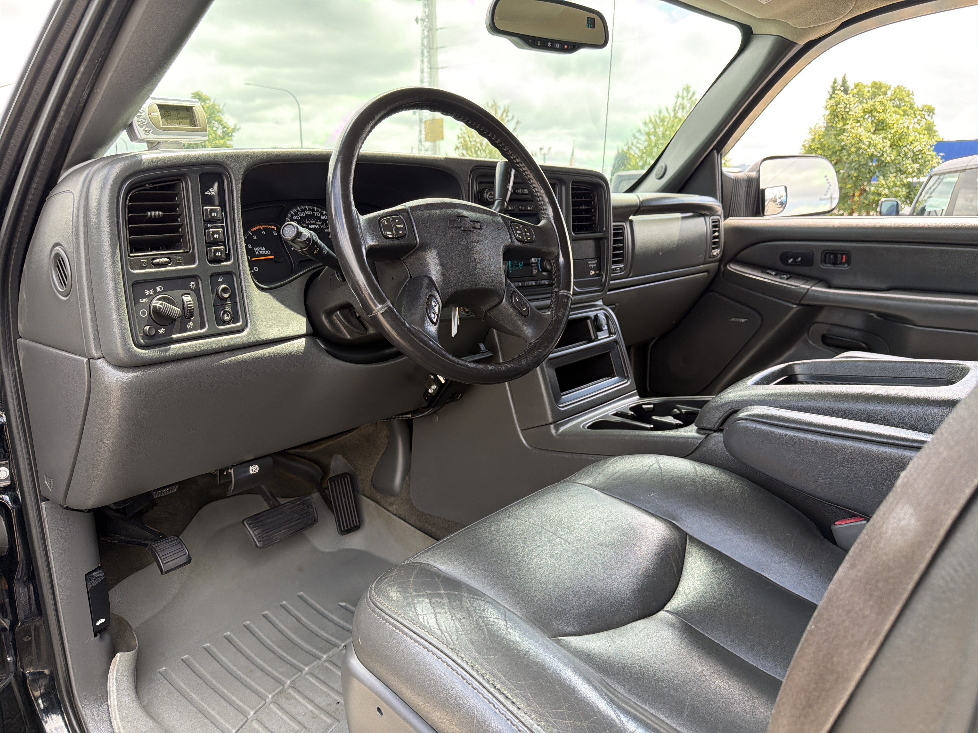 Used 2005 Chevrolet Silverado 2500 LT w/ Heavy-Duty Power Package AWD/4WD image 9