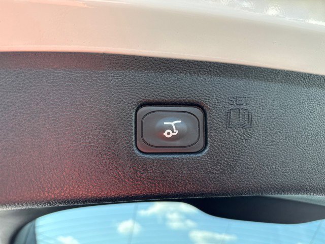 Used 2022 Ford Edge Titanium image 16